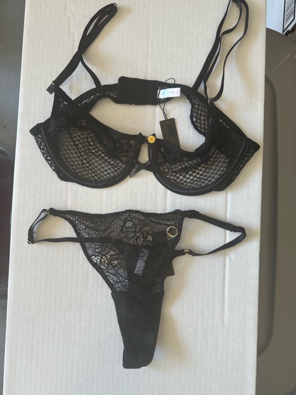 Black lace adjustable straps‎ sheer bra and thong set